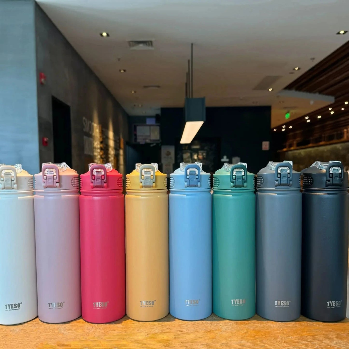 Thermosflasche I mit Strohhalm