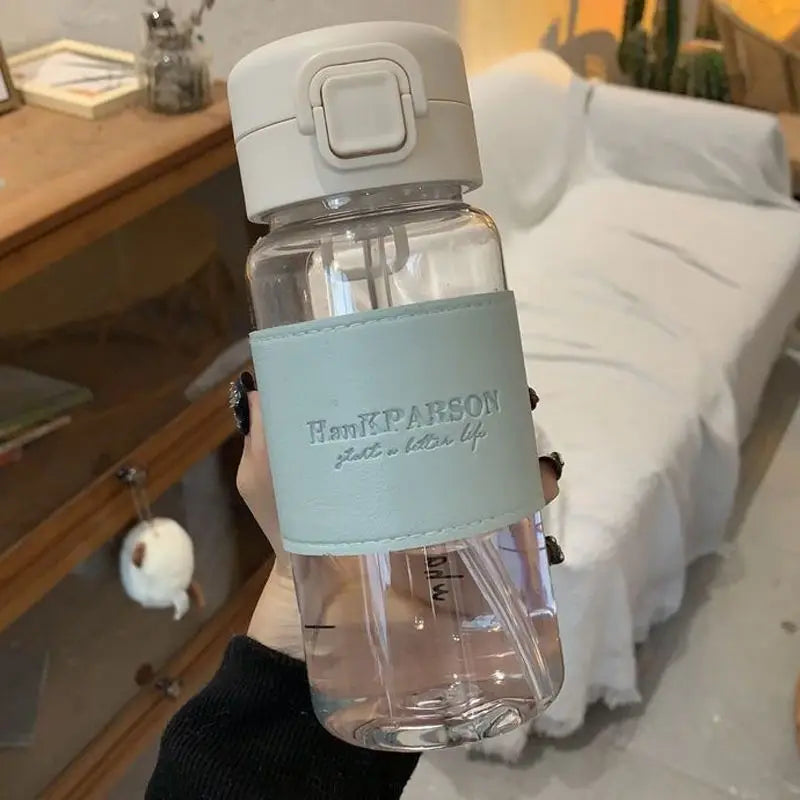 Trinkflasche I mit Strohalm